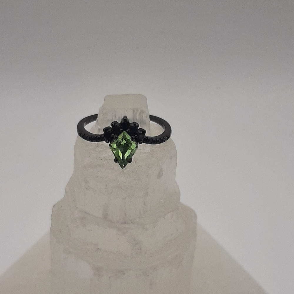 R806 Sterling Silver Academy of Magic Ring - Fragrant Jewels